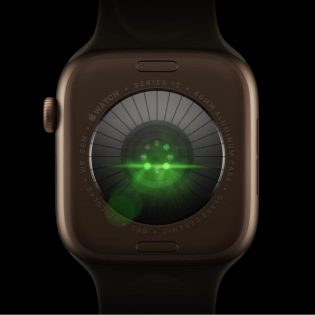 Close-up da parte traseira de um Apple Watch Series 12 em alumínio, exibindo os novos sensores ópticos brilhando em verde.